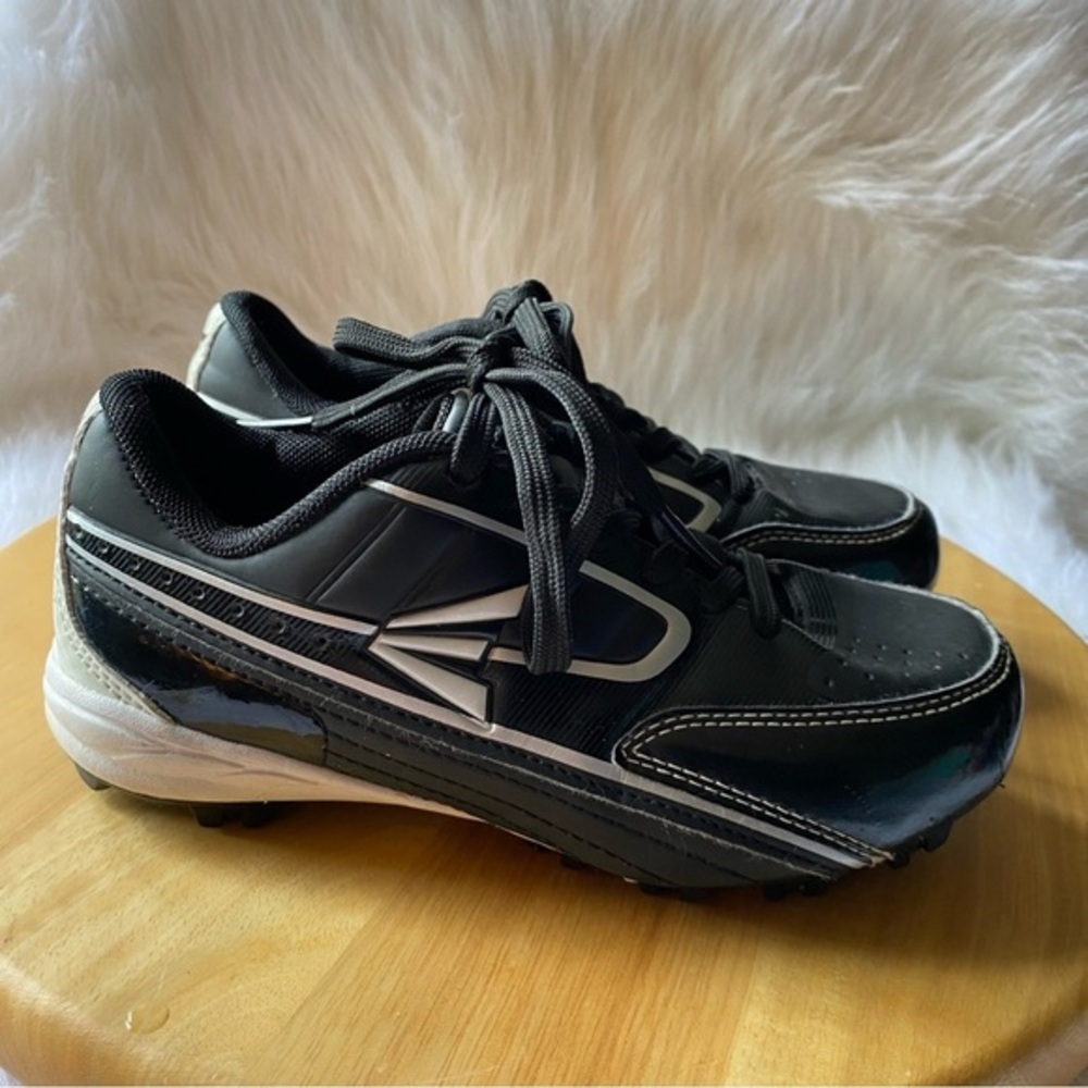 Easton Soccer Shoes Boys Size 1 Black White Lace Up Cleats